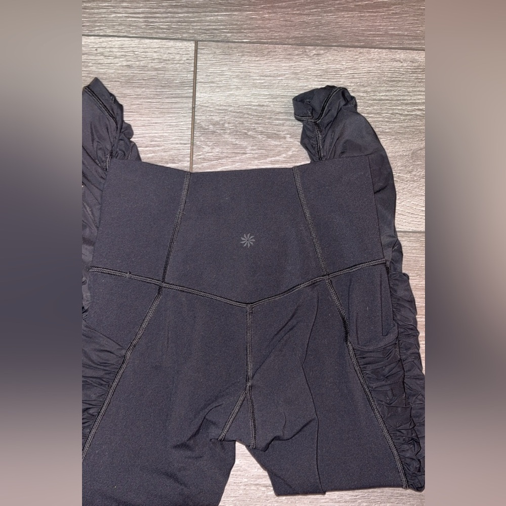Athleta Mesh Me Up  7/8 Leggings Black Size XS Scrunch Sides Cute Comfy